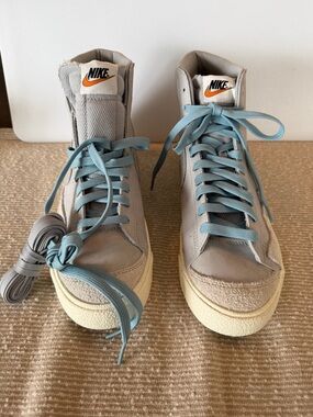 Nike Low-Profile Sneakers in White and Cream with Gray Insole